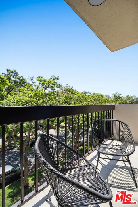 325 Oakhurst Drive #405 Beverly Hills, CA 90210