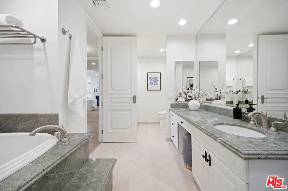 325 Oakhurst Drive #405 Beverly Hills, CA 90210