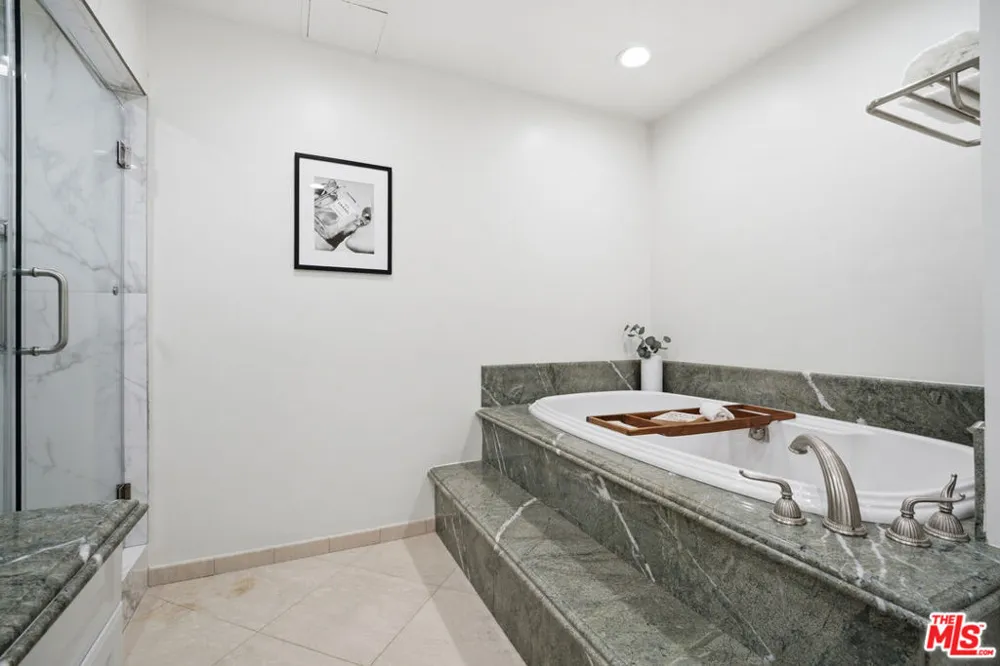 325 Oakhurst Drive #405 Beverly Hills, CA 90210