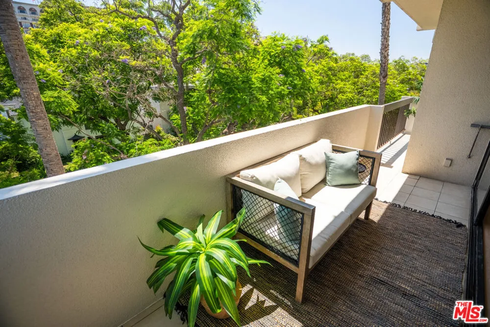 325 Oakhurst Drive #405 Beverly Hills, CA 90210