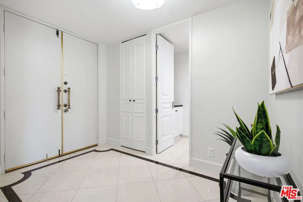 325 Oakhurst Drive #405 Beverly Hills, CA 90210
