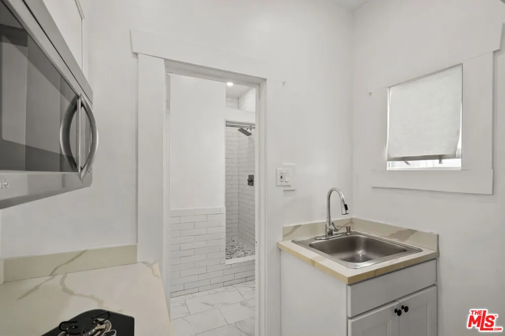 1821 Grace Avenue Los Angeles, CA 90028