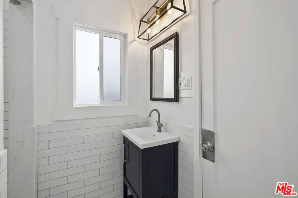 1821 Grace Avenue Los Angeles, CA 90028