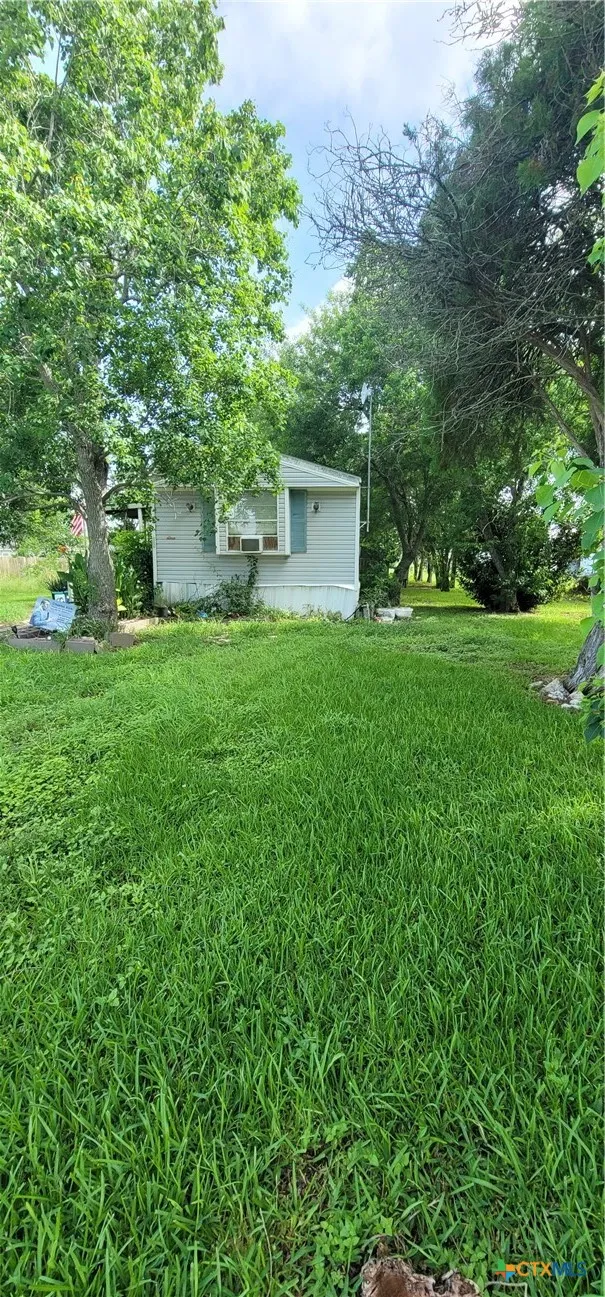 706 W Cleveland Avenue Seadrift, TX 77983
