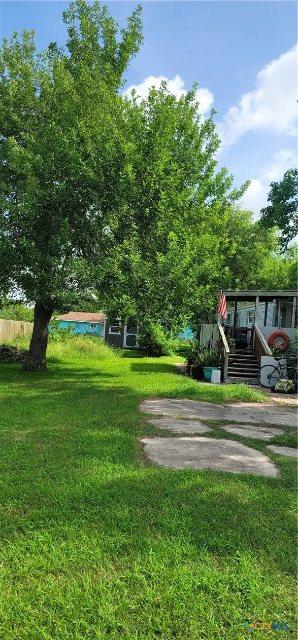 706 W Cleveland Avenue Seadrift, TX 77983