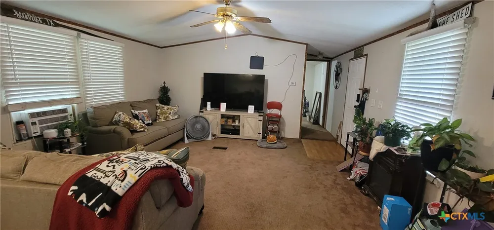 706 W Cleveland Avenue Seadrift, TX 77983