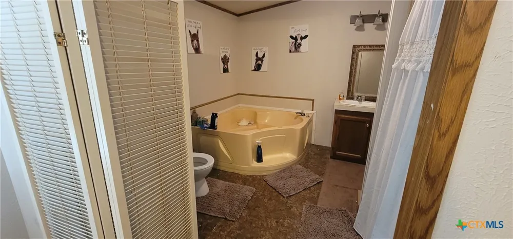 706 W Cleveland Avenue Seadrift, TX 77983