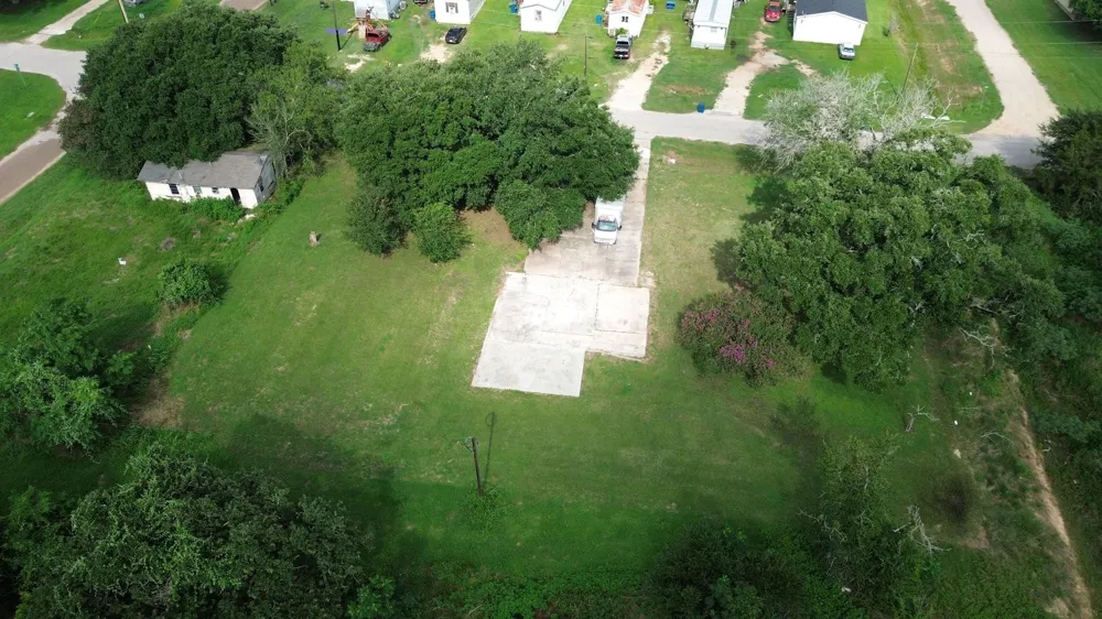 210 5th Street Hempstead, TX 77445