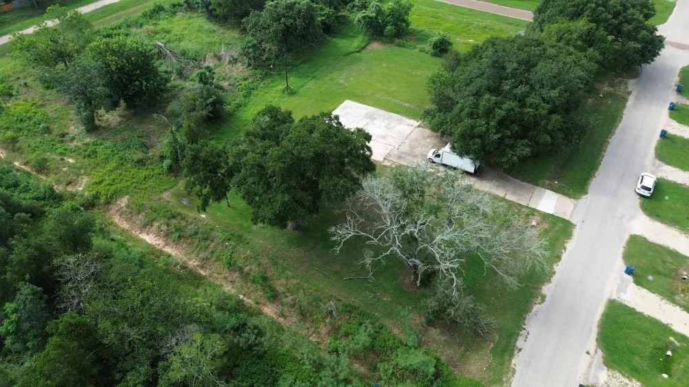 210 5th Street Hempstead, TX 77445