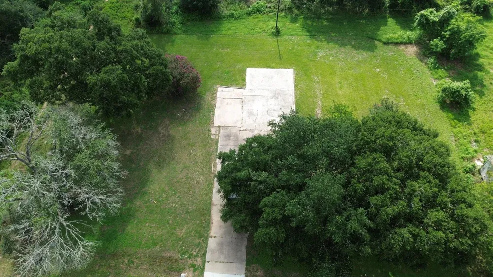 210 5th Street Hempstead, TX 77445