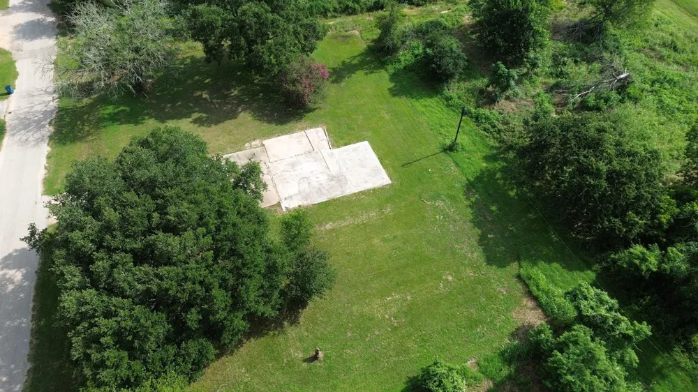 210 5th Street Hempstead, TX 77445