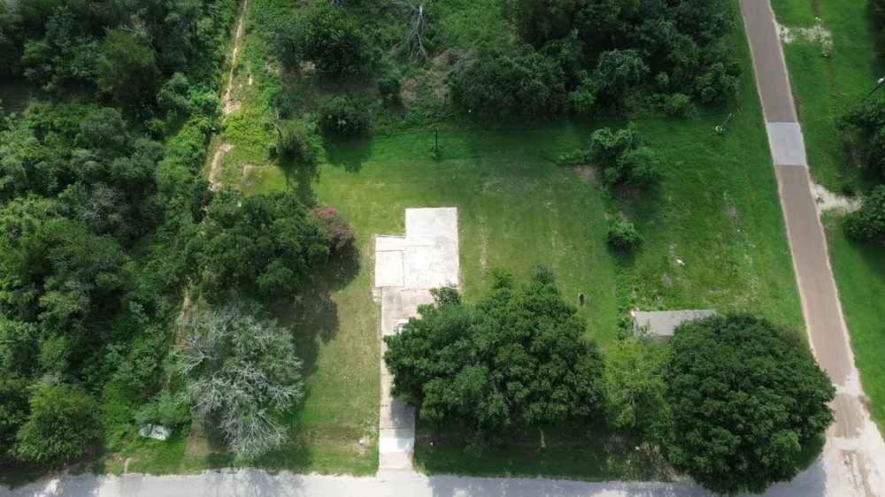 210 5th Street Hempstead, TX 77445
