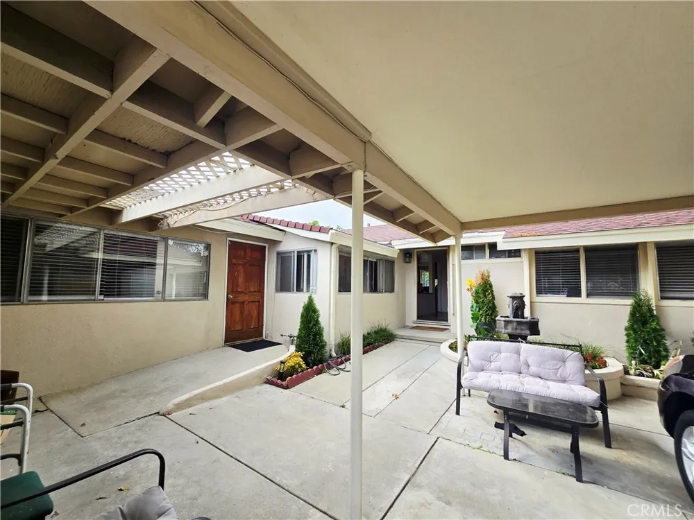 20959 Strathern Canoga Park, CA 91304