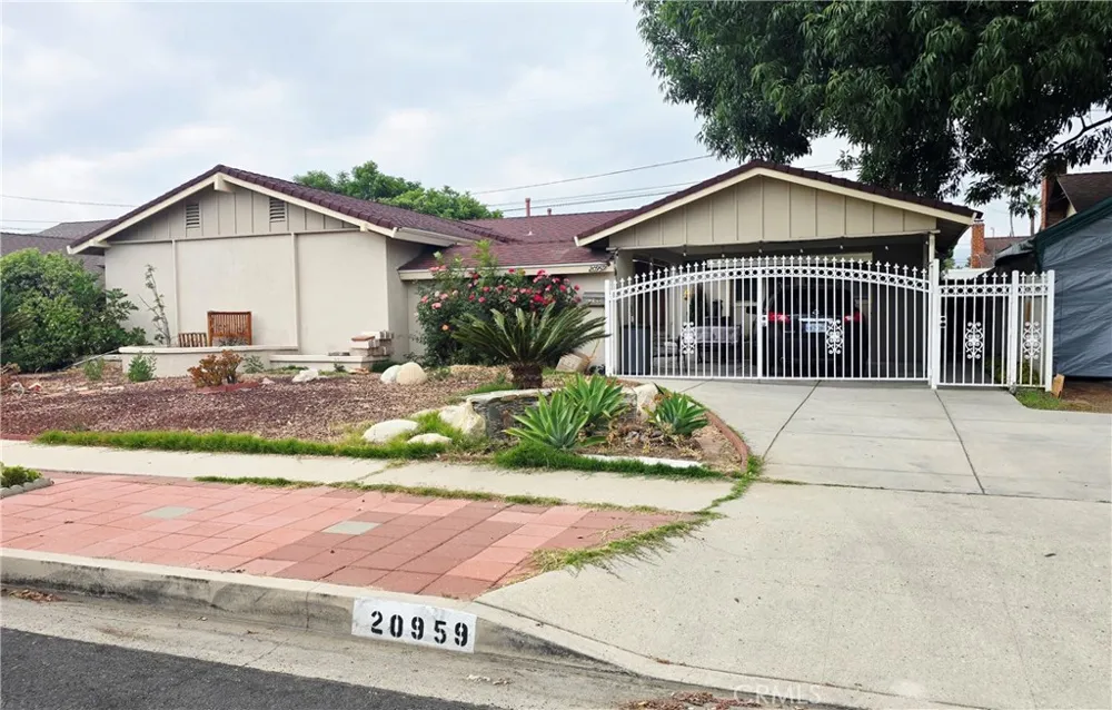 20959 Strathern Canoga Park, CA 91304