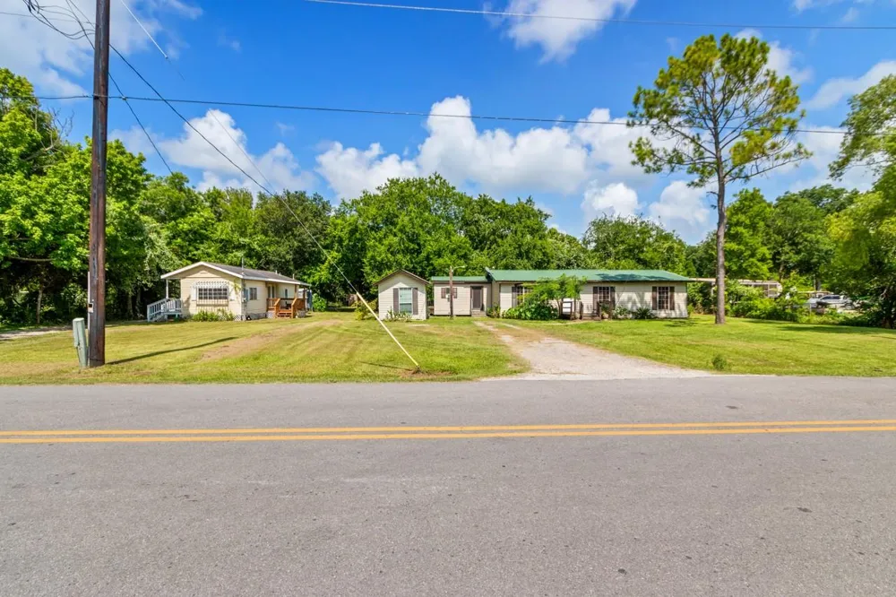 6119 Highland Road Santa Fe, TX 77517