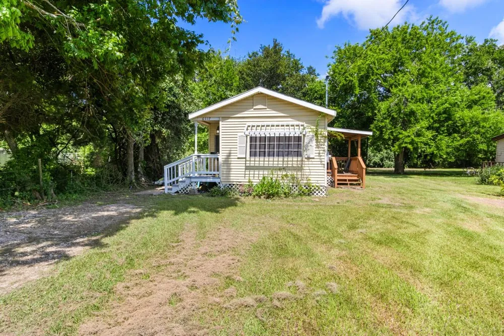 6119 Highland Road Santa Fe, TX 77517