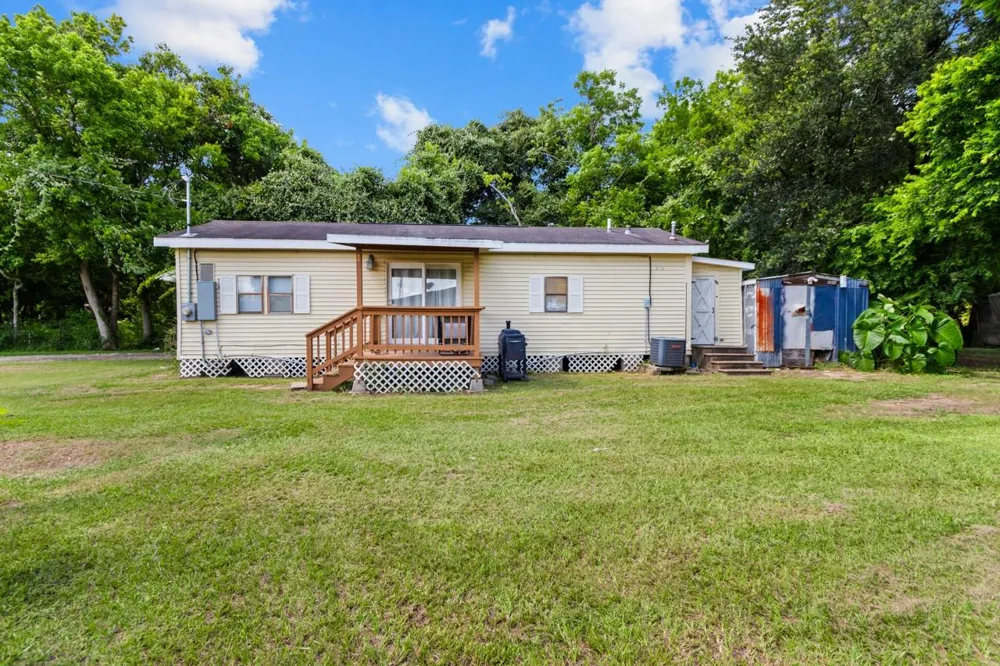 6119 Highland Road Santa Fe, TX 77517