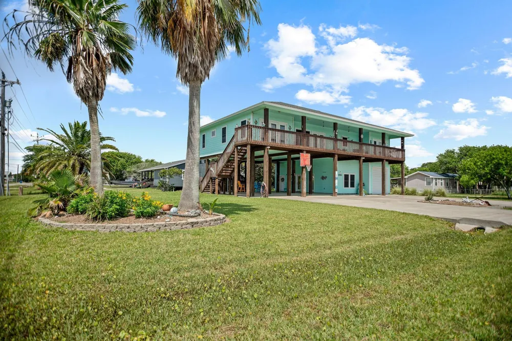 23 Macey Street Port O Connor, TX 77982