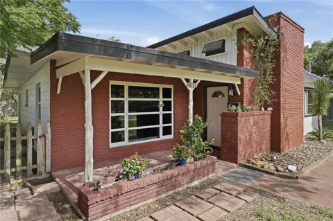 1031 N Live Oak