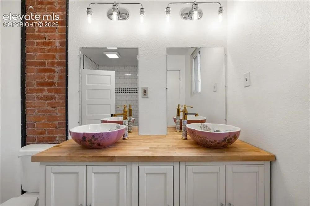 125 Ruxton Avenue Manitou Springs, CO 80829