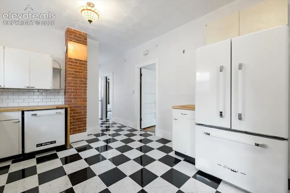 125 Ruxton Avenue Manitou Springs, CO 80829