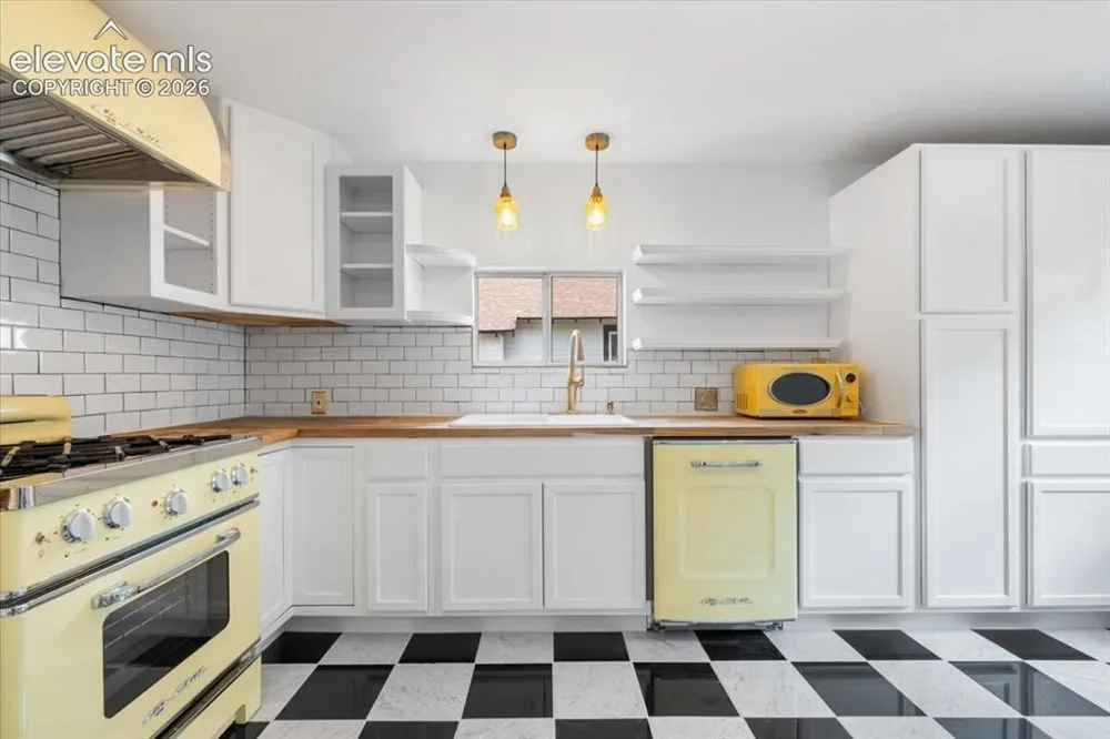 129 Ruxton Avenue Manitou Springs, CO 80829