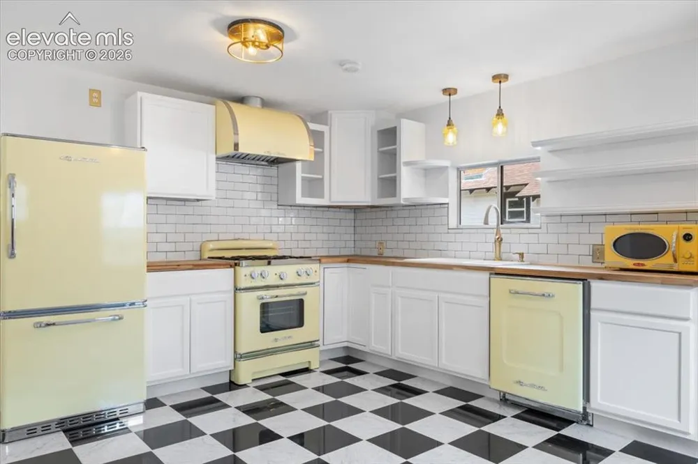 129 Ruxton Avenue Manitou Springs, CO 80829