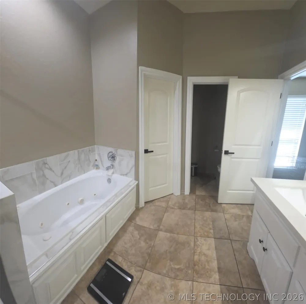 10915 Blue Sky Drive Midwest City, OK 73130