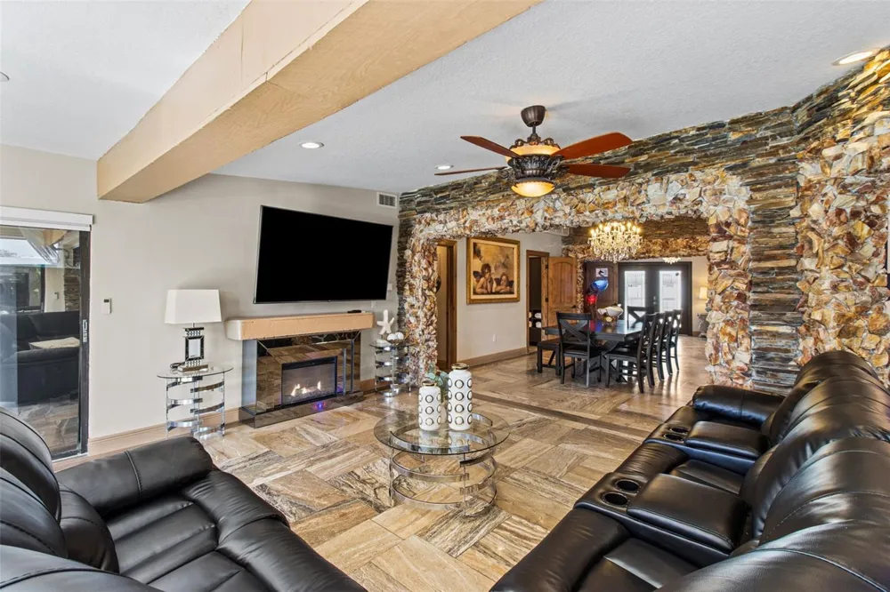 357 LA HACIENDA DRIVE Indian Rocks Beach, FL 33785
