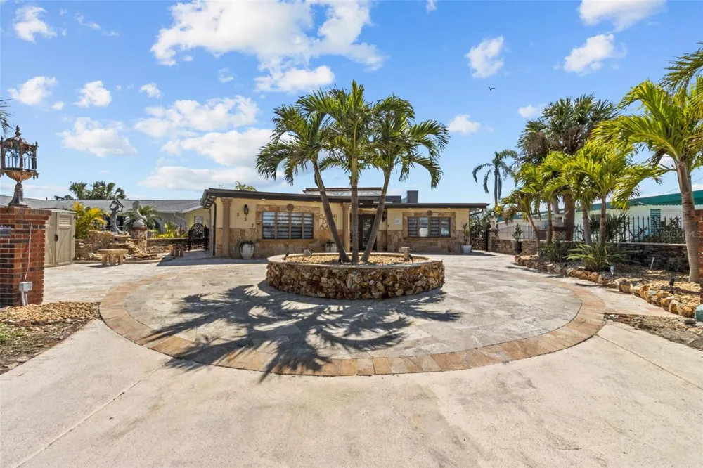 357 LA HACIENDA DRIVE Indian Rocks Beach, FL 33785
