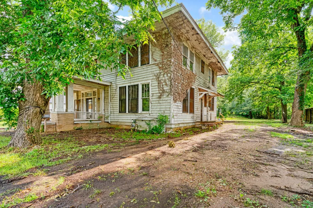 946 S Church Street Paris, TX 75460