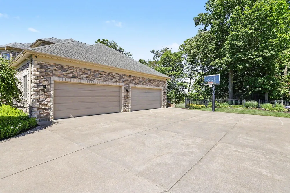 4945 S Stockbridge Drive St. Joseph, MI 49085