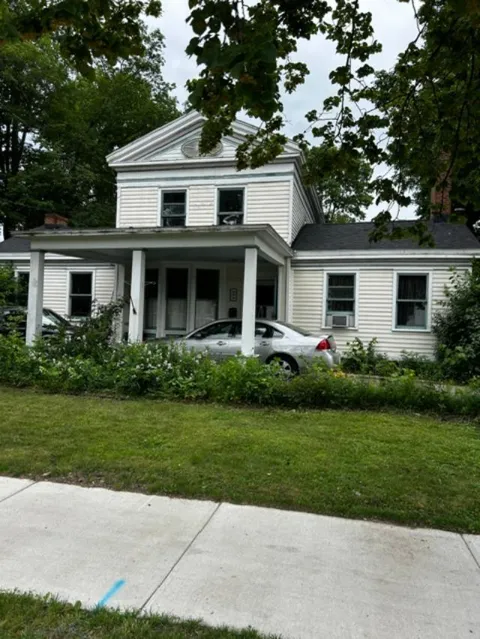 298 W Chicago Street