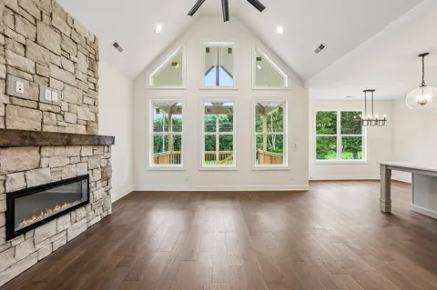210 Cascade Dr