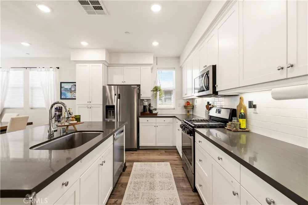 12827 Watt Lane #E Sylmar, CA 91342
