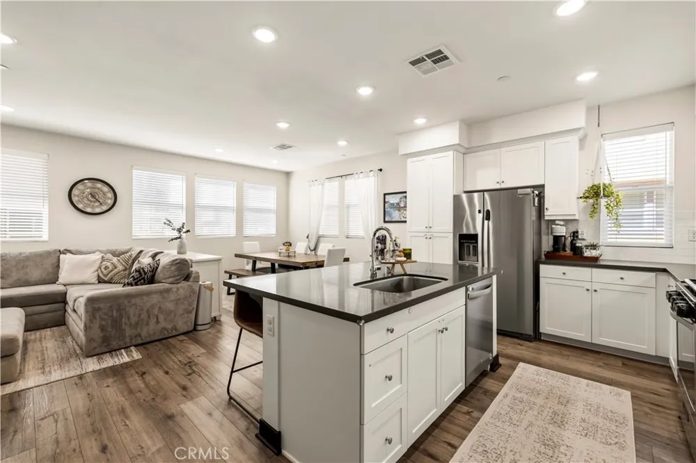 12827 Watt Lane #E Sylmar, CA 91342