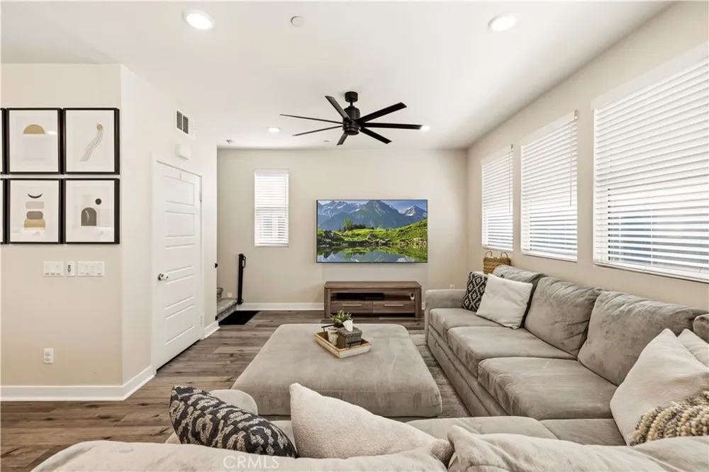 12827 Watt Lane #E Sylmar, CA 91342