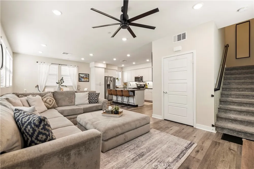 12827 Watt Lane #E Sylmar, CA 91342
