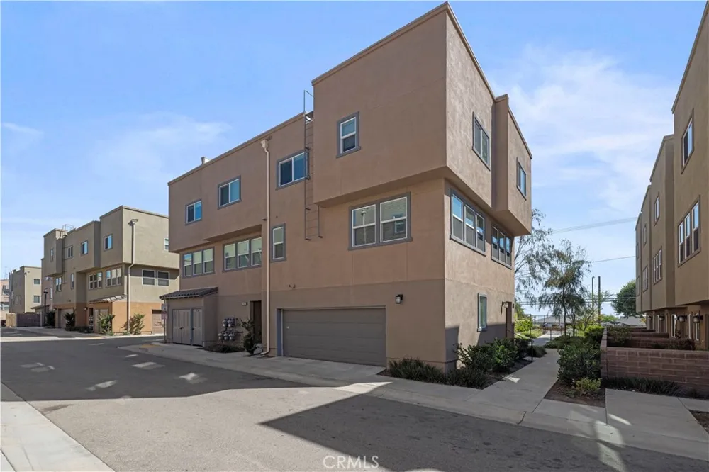 12827 Watt Lane #E Sylmar, CA 91342