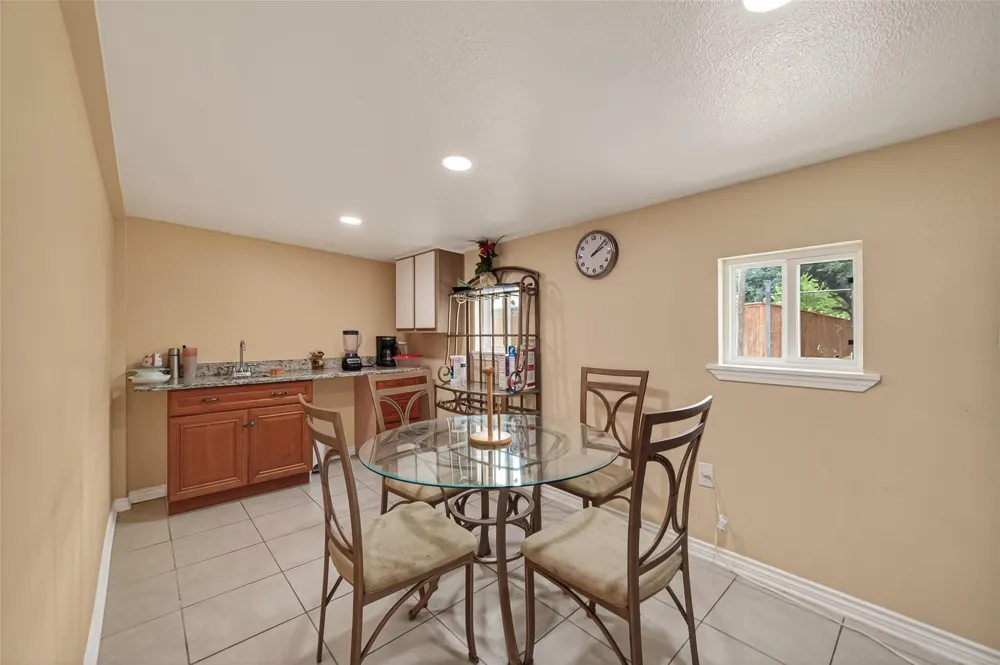 10939 Timberoak Drive Houston, TX 77043