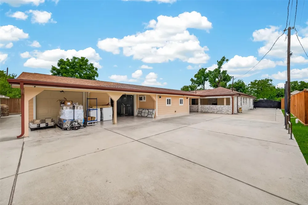 10939 Timberoak Drive Houston, TX 77043