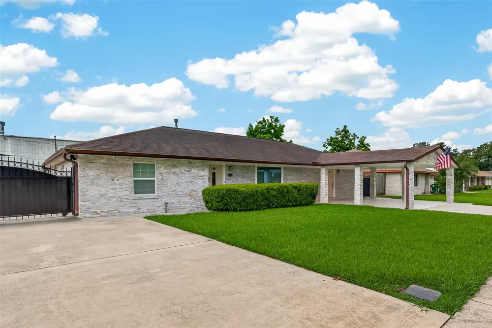 10939 Timberoak Drive Houston, TX 77043