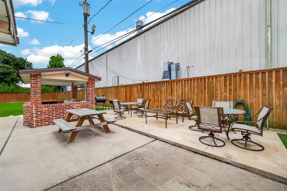 10939 Timberoak Drive Houston, TX 77043