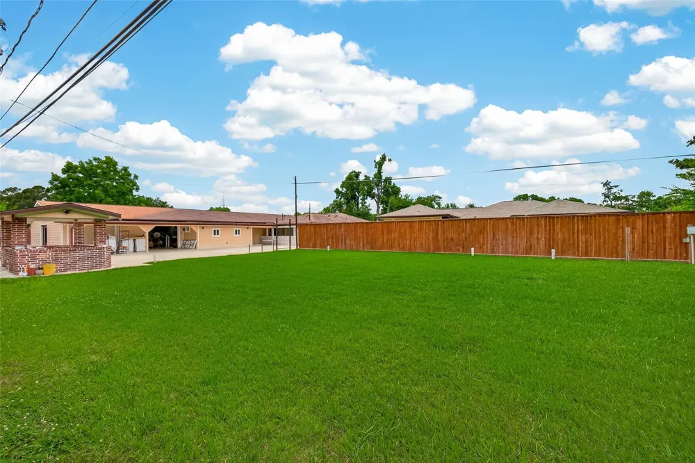 10939 Timberoak Drive Houston, TX 77043