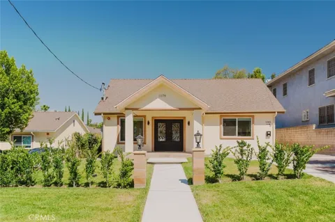 1079 E Elmwood