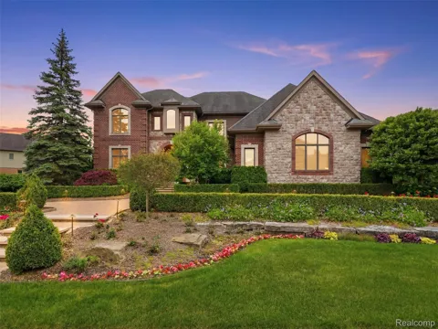 21081 Equestrian Trail
