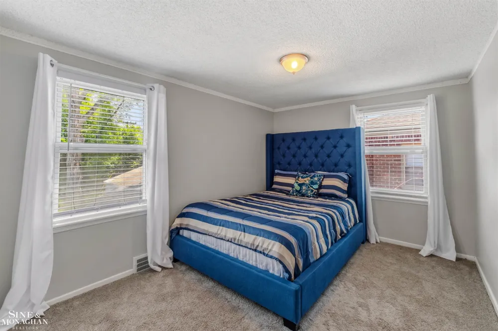 19282 Raymond Street Grosse Pointe Woods City, MI 48236