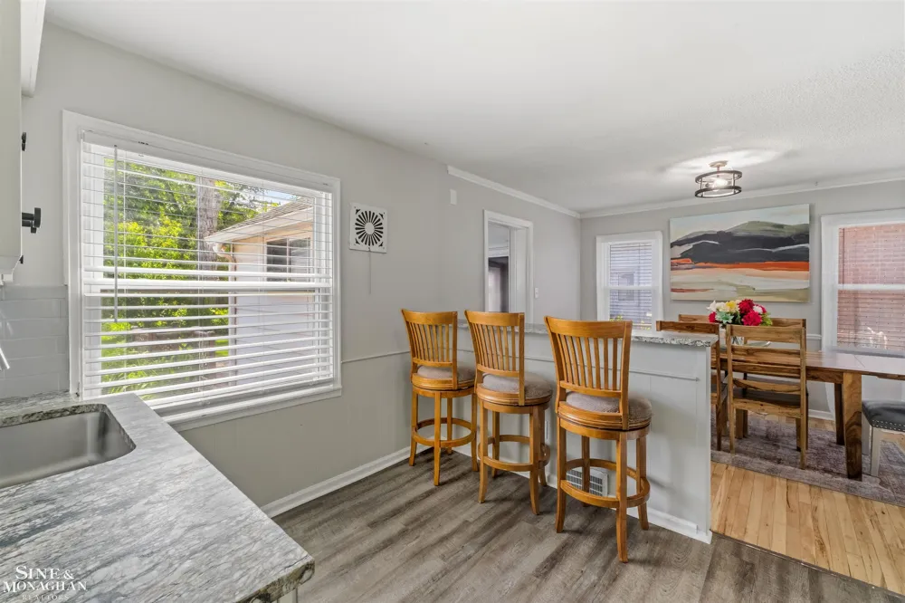 19282 Raymond Street Grosse Pointe Woods City, MI 48236