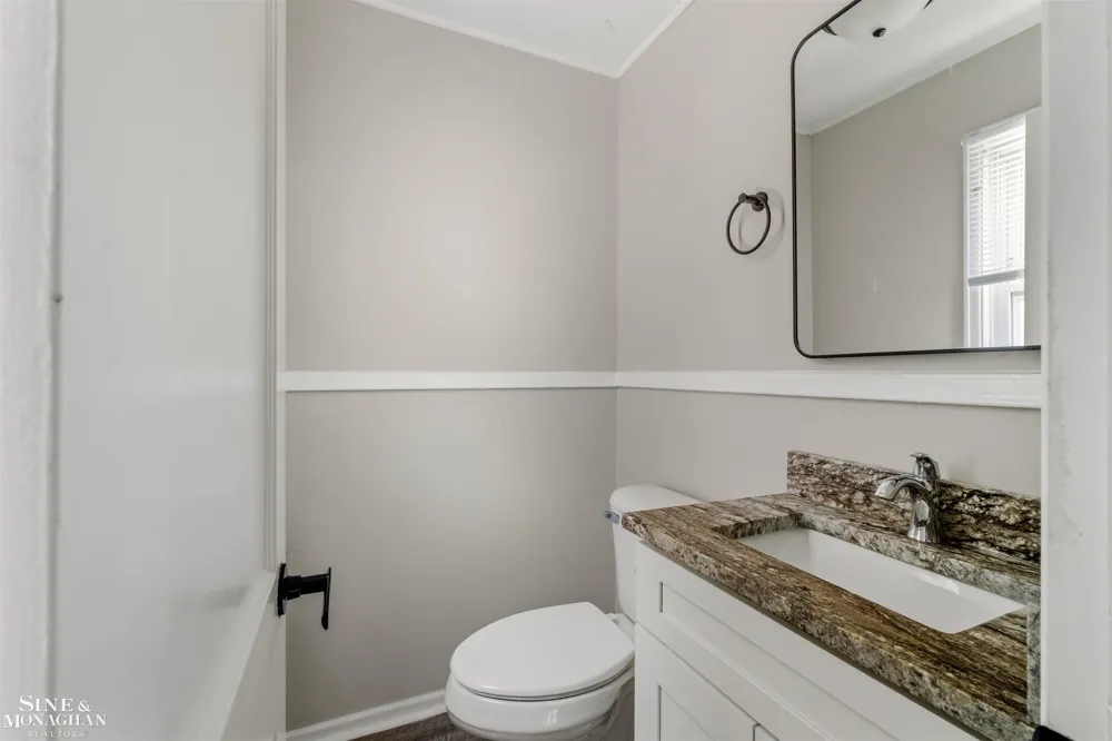 19282 Raymond Street Grosse Pointe Woods City, MI 48236