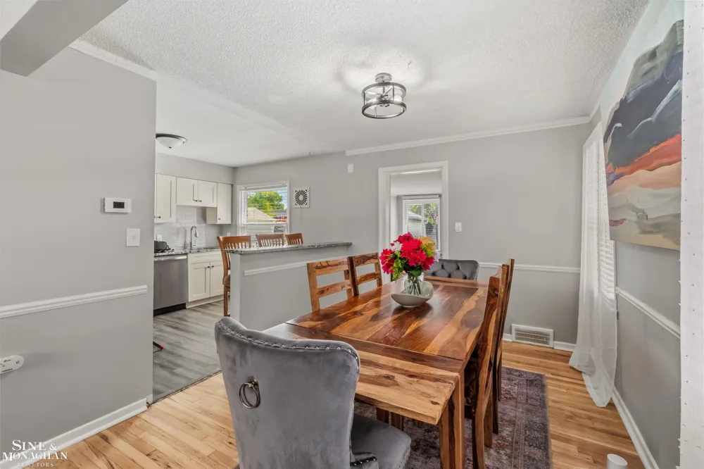 19282 Raymond Street Grosse Pointe Woods City, MI 48236